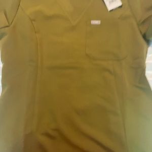 Unused, Brand new martini olive Catarina top scrub